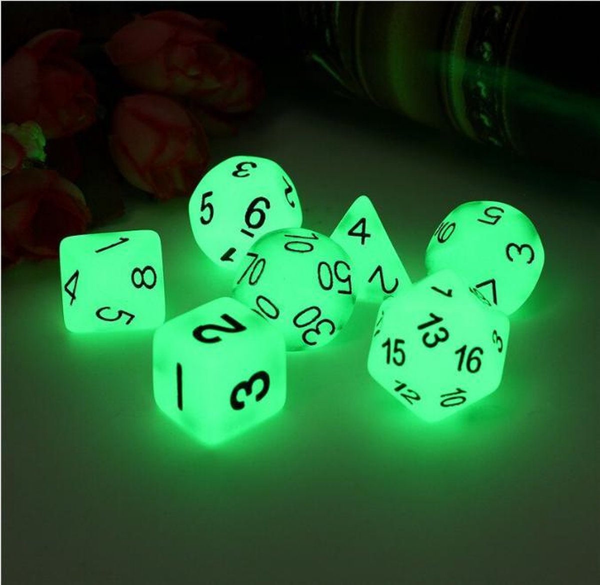 Polydice set - Polyhedral dobbelstenen set 8 delig | dungeons and dragons dice| D&D Pathfinder RPG| set van 7 in velours bewaarzakje / pouch / bag | Glow in the dark wit / groen